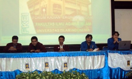 Dialog Kelompok Ekonomi Islam UNS bersama Forum Kajian Ekonomi Islam (FKEI) Fakultas Ilmu Agama Islam Universitas Islam Indonesia 